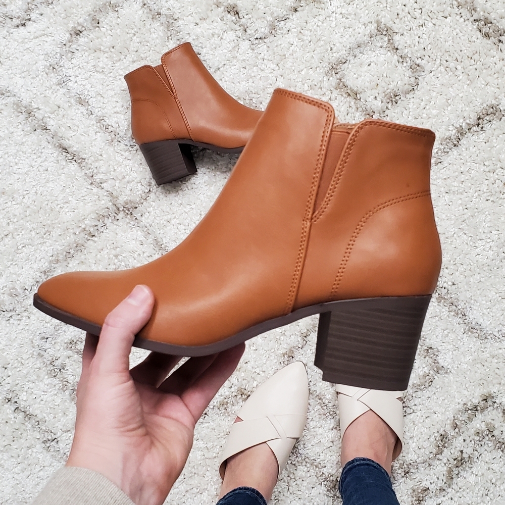 BLOCK HEEL BOOTIES CAMEL
